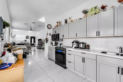 3166 NW 102nd St, Miami, FL 33147