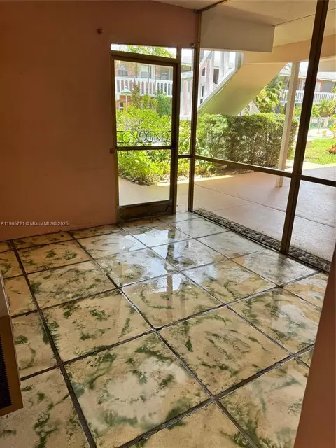 160 NE 8th Ave #11A, Hallandale Beach, FL 33009