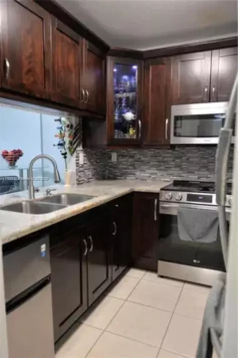 10900 SW 104th St #314, Miami, FL 33176
