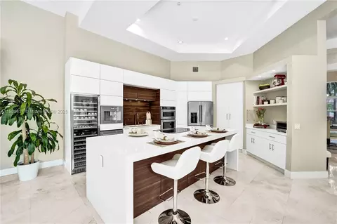 2557 NE Montclaire Cir, Weston, FL 33327