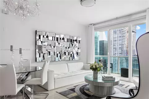 31 SE 5th St #4018, Miami, FL 33131