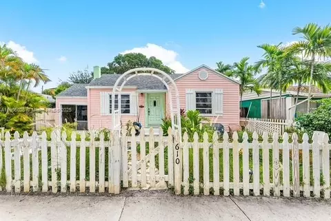 610 S N St, Lake Worth, FL 33460