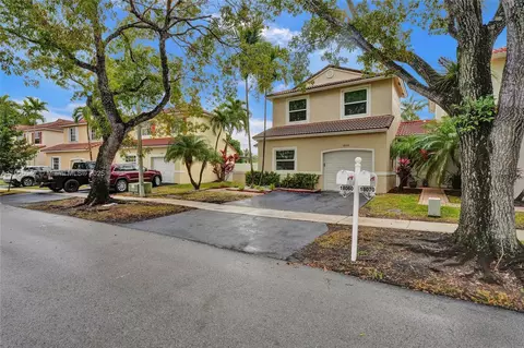 18060 SW 11th Ct, Pembroke Pines, FL 33029