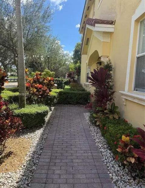 15030 SW 9th Ter, Miami, FL 33194