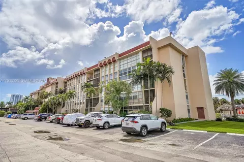 2001 Atlantic Shores Blvd #220, Hallandale Beach, FL 33009