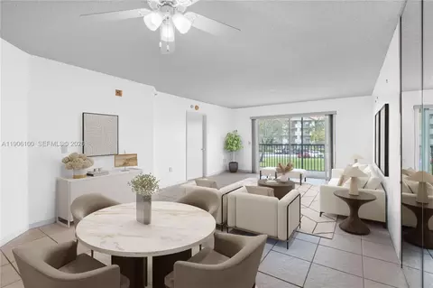 550 SW 137th Ave #208L, Pembroke Pines, FL 33027