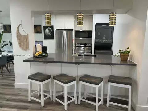 365 SW 86th Ave #204, Pembroke Pines, FL 33025