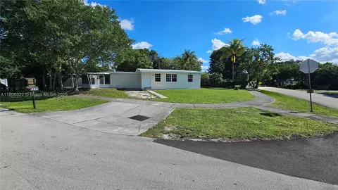 4630 SW 36th St, West Park, FL 33023