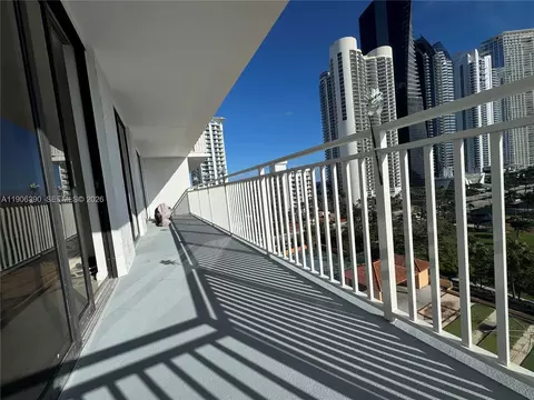 210 174th St #1002, Sunny Isles Beach, FL 33160