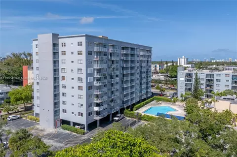 1470 NE 125th Ter #PH9, North Miami, FL 33161