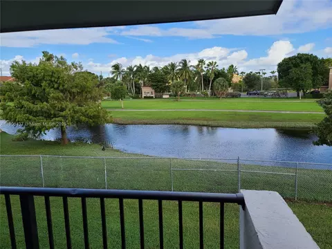 7195 NW 179th St #212, Hialeah, FL 33015
