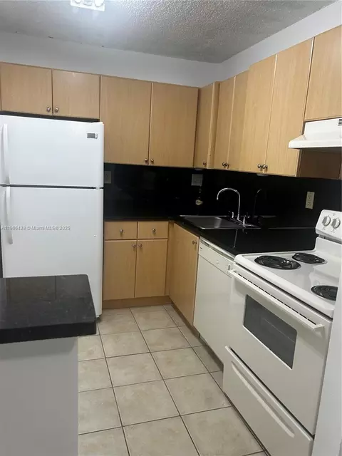7110 NW 179th St #110, Hialeah, FL 33015