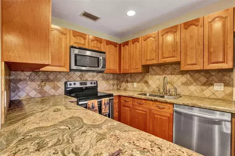 1590 NW 98th Ter, Pembroke Pines, FL 33024