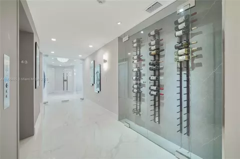 300 S Pointe Dr #4306, Miami Beach, FL 33139