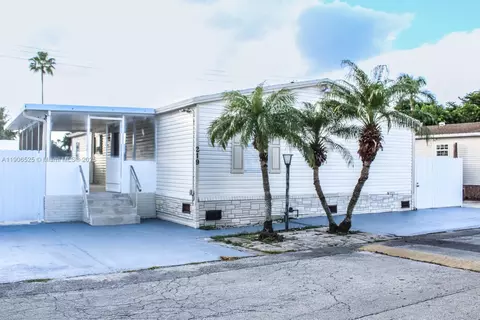 220 NE 12th Ave #LOT 219, Homestead, FL 33030