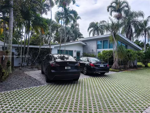 10460 SW 110th St, Miami, FL 33176