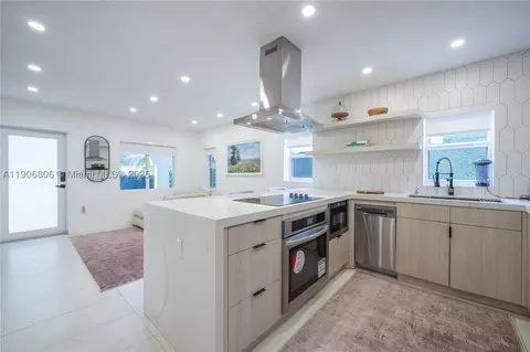 545 NW 47th St, Miami, FL 33127