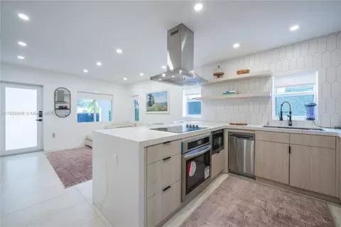 545 NW 47th St, Miami, FL 33127