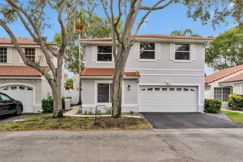 880 Garnet Cir, Weston, FL 33326
