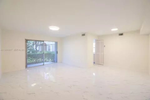 11250 SW 13th St #104, Pembroke Pines, FL 33025