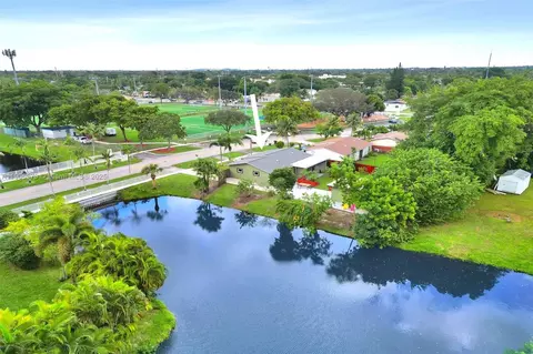 7804 SW 5th St, North Lauderdale, FL 33068