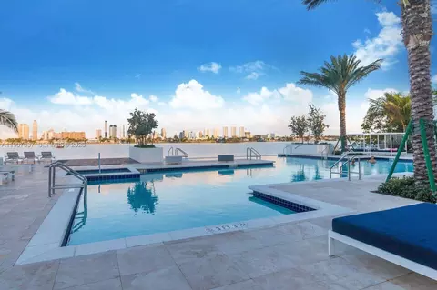 17111 Biscayne Blvd #1805, North Miami Beach, FL 33160