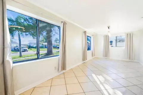 6741 Coolidge St, Hollywood, FL 33024