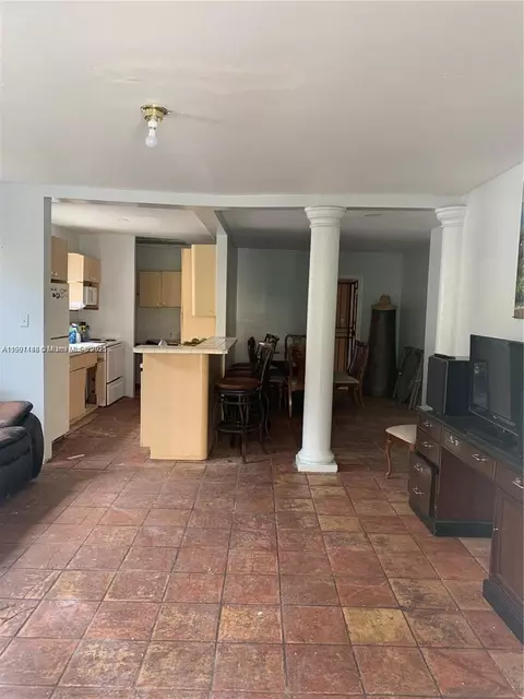 1037 NW 30th St, Miami, FL 33127