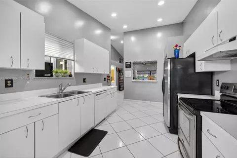 8228 NW 100th Way, Tamarac, FL 33321