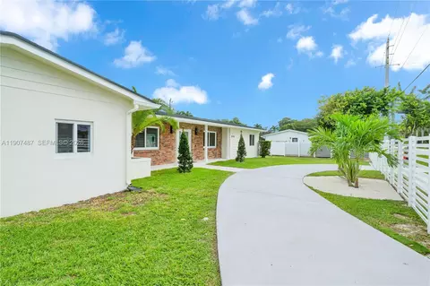 10705 SW 87th Ave, Miami, FL 33176