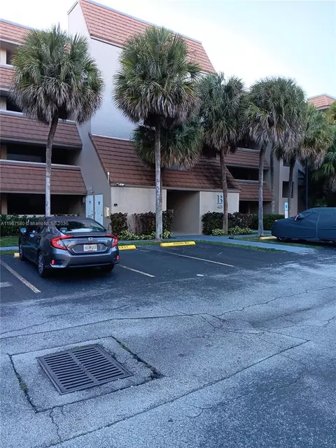 461 Ives Dairy Rd #304-2, Miami, FL 33179