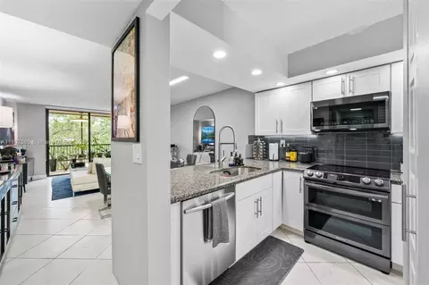 6800 Cypress Rd #513, Plantation, FL 33317