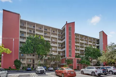 2206 S Cypress Bend Dr #301, Pompano Beach, FL 33069
