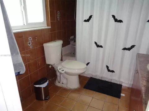 Bath - 385 E 56th St, Hialeah, FL 33013 photo 4 of 6