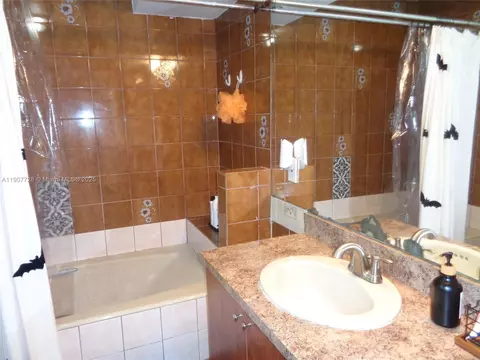 Bath - 385 E 56th St, Hialeah, FL 33013 photo 5 of 6
