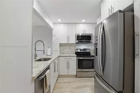 1831 NE 38th St #402, Oakland Park, FL 33308
