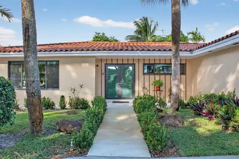Exterior - 15010 Dunbarton Pl, Miami Lakes, FL 33016 photo 1 of 12