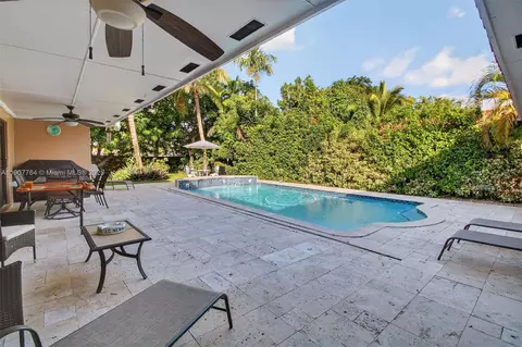 Exterior - 15010 Dunbarton Pl, Miami Lakes, FL 33016 photo 3 of 12