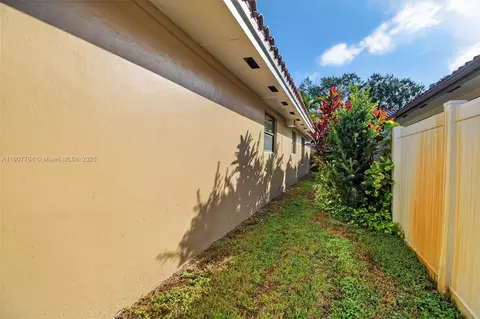 Exterior - 15010 Dunbarton Pl, Miami Lakes, FL 33016 photo 11 of 12