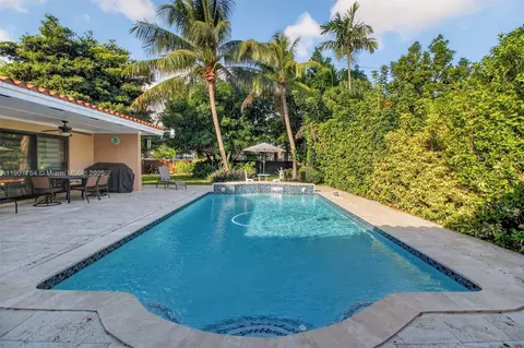 Exterior - 15010 Dunbarton Pl, Miami Lakes, FL 33016 photo 2 of 12