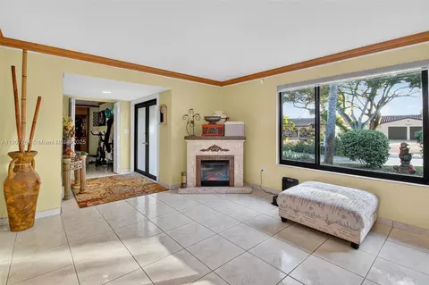 Living - 15010 Dunbarton Pl, Miami Lakes, FL 33016 photo 2 of 2