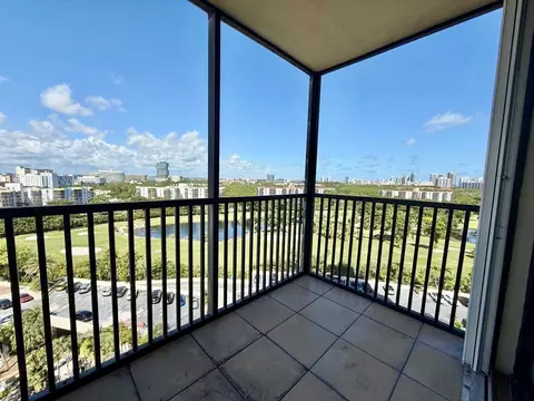 20301 W Country Club Dr #1421, Aventura, FL 33180