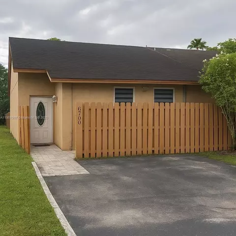 6700 NW 190th St, Hialeah, FL 33015