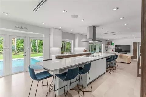 Kitchen - 10105 SW 71st Ave, Pinecrest, FL 33156 photo 7 of 9