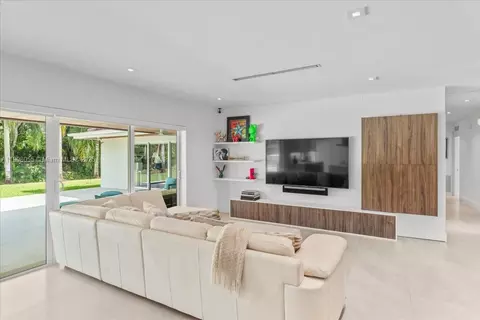 Living - 10105 SW 71st Ave, Pinecrest, FL 33156 photo 4 of 4