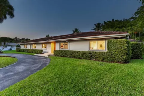 Exterior - 10105 SW 71st Ave, Pinecrest, FL 33156 photo 2 of 9