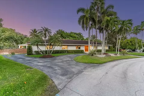 Exterior - 10105 SW 71st Ave, Pinecrest, FL 33156 photo 1 of 9