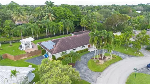 View/Area - 10105 SW 71st Ave, Pinecrest, FL 33156 photo 3 of 3