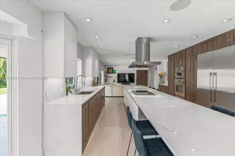 Kitchen - 10105 SW 71st Ave, Pinecrest, FL 33156 photo 6 of 9