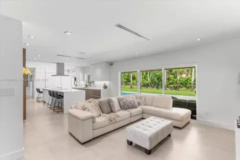 Living - 10105 SW 71st Ave, Pinecrest, FL 33156 photo 1 of 4